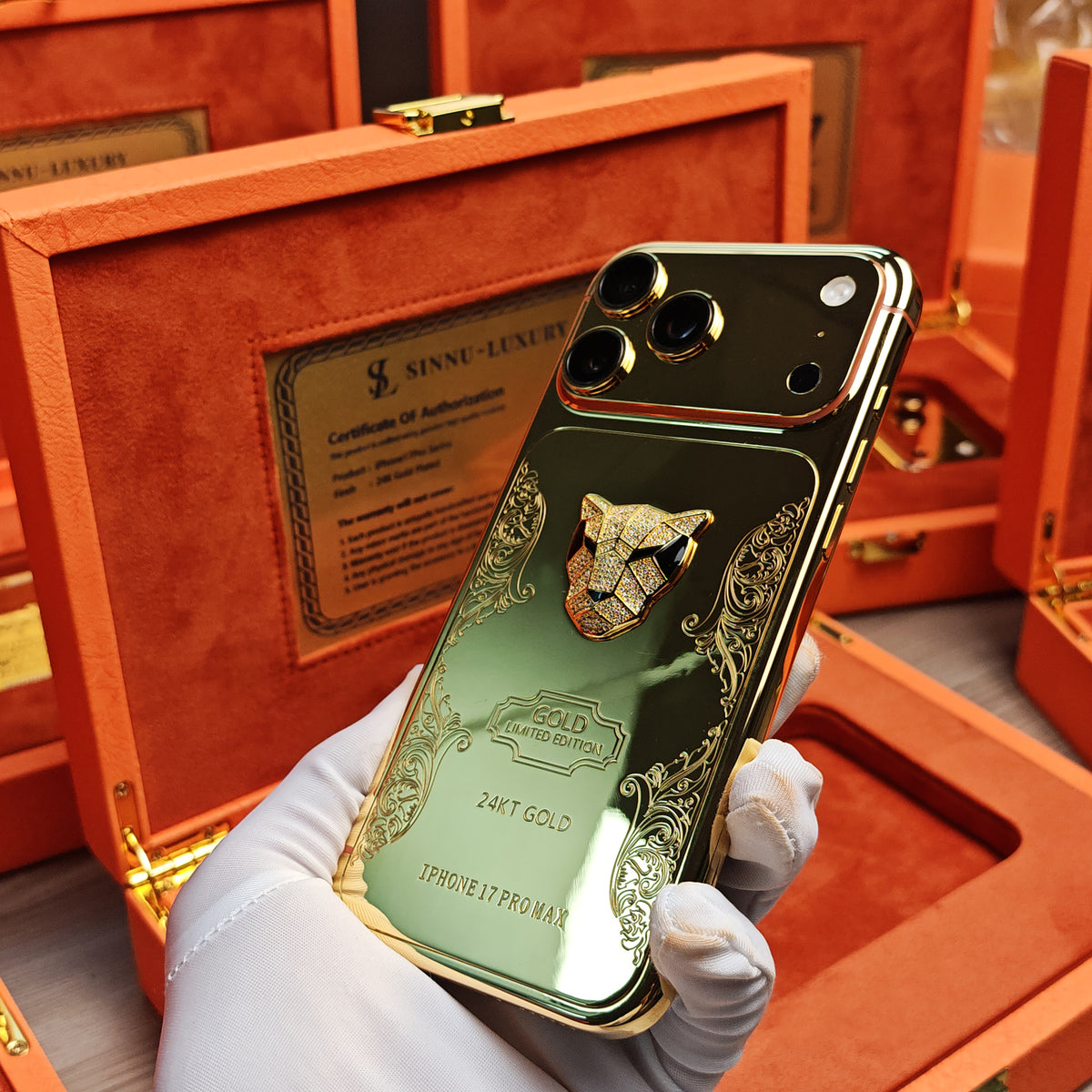 Cheetah Diamond Inlay 24K Gold iPhone 18 Pro Max / 18 Pro / 17 Pro Max / 17 Pro — SINNU LUXURY Limited Edition